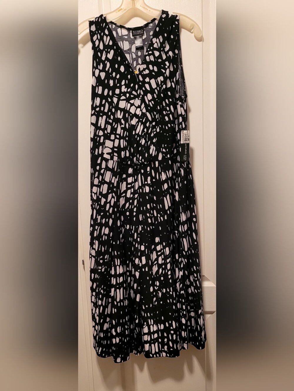 Sleeveless Vneck Maxi Dress. Size 14. NWT